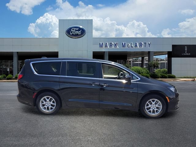 Used 2022 Chrysler Voyager LX FWD image 6