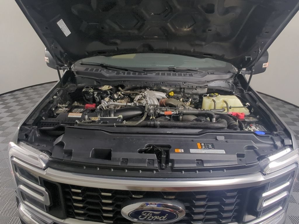 Certified 2025 Ford F450 Lariat w/ Lariat Ultimate Package AWD/4WD image 32