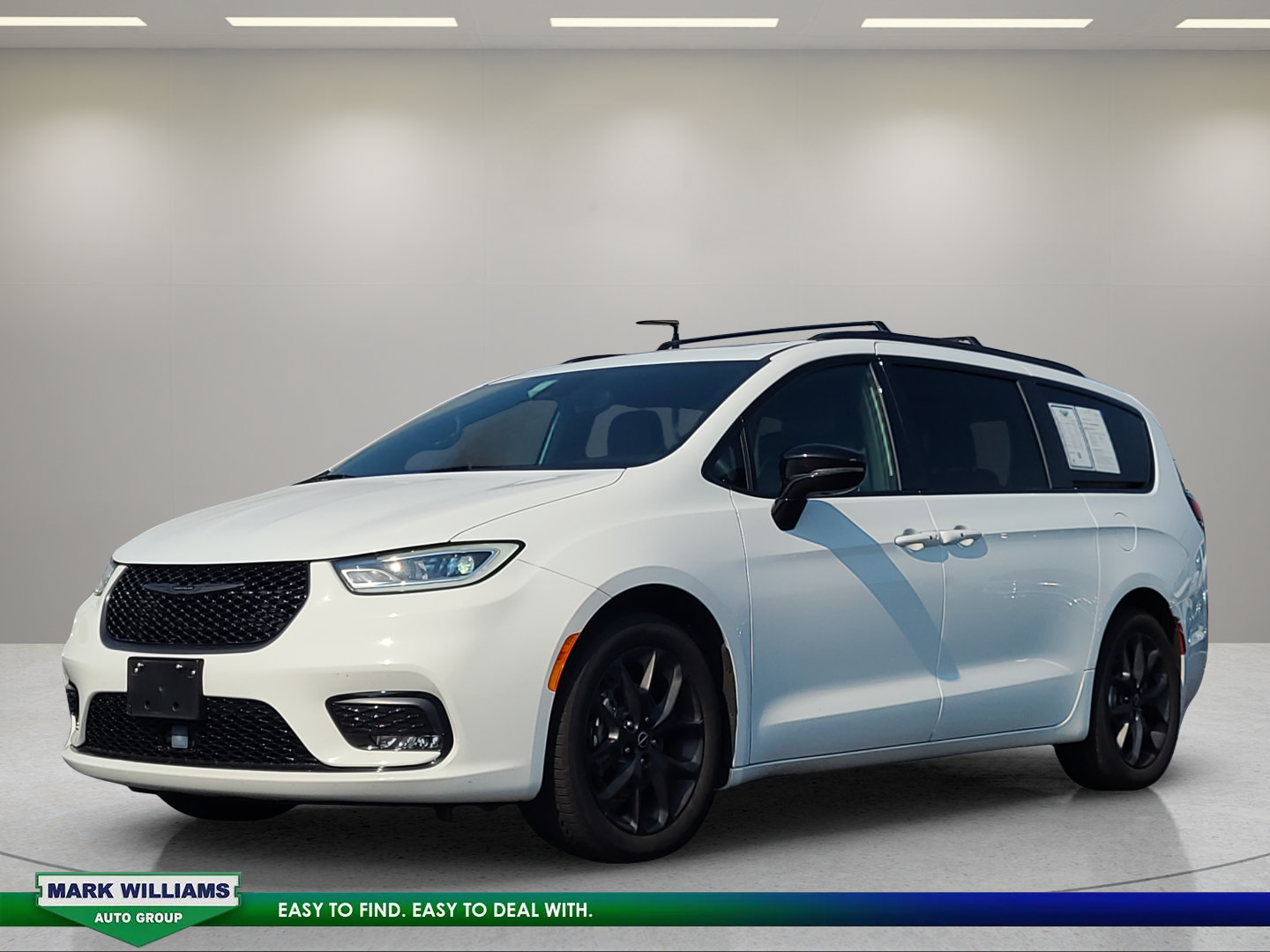 Used 2025 Chrysler Pacifica Limited FWD image 16