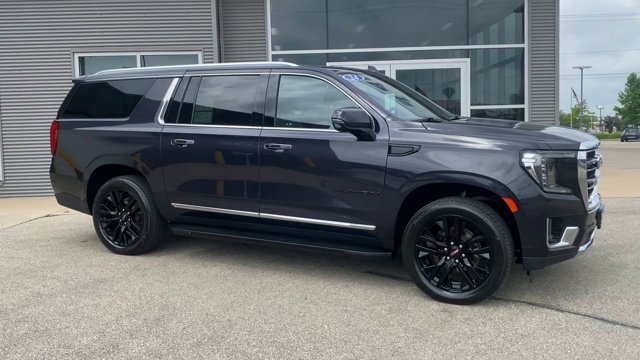 Used 2024 GMC Yukon XL SLT w/ SLT Luxury Package AWD/4WD image 3