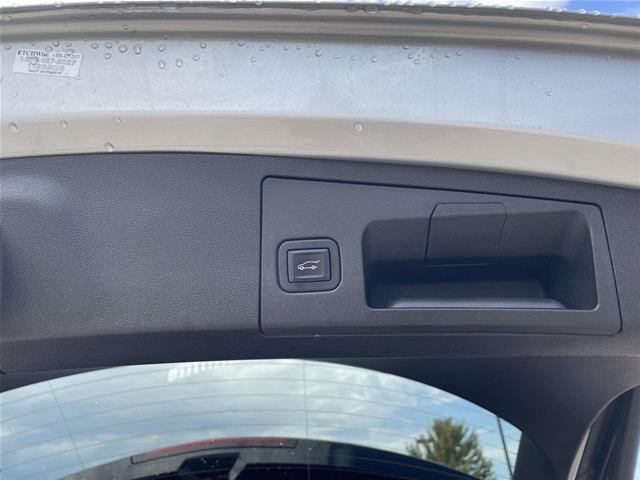 Used 2019 Cadillac XT4 Premium Luxury w/ Enhanced Visibility Package FWD image 38