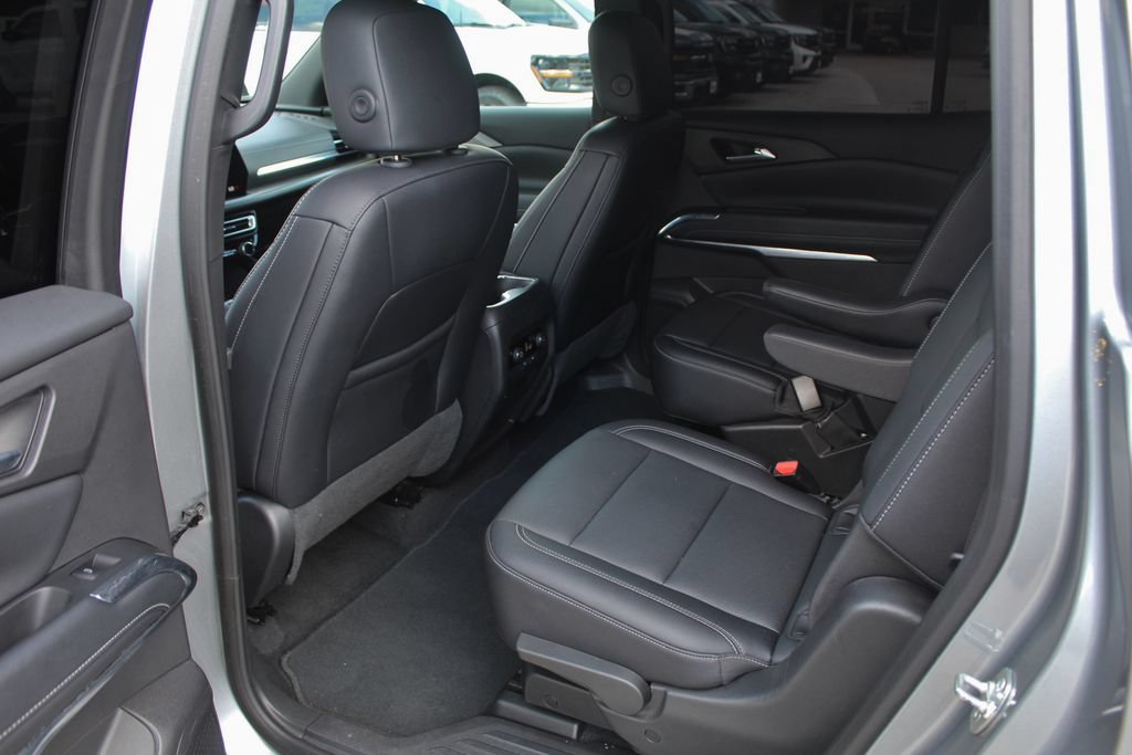 Used 2025 Chevrolet Traverse LT FWD image 15