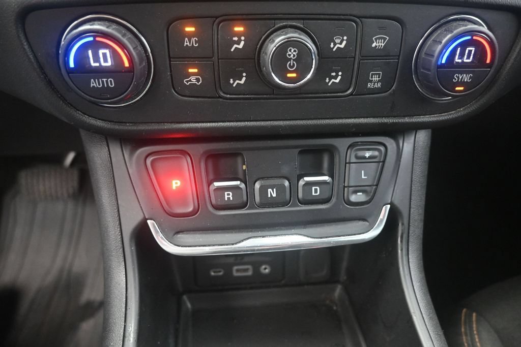 Used 2020 GMC Terrain SLE w/ Driver Convenience Package FWD image 27