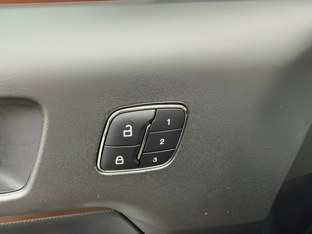 Certified 2025 Ford Bronco Sport Outer Banks w/ Outer Banks Tech Package+ AWD/4WD image 24