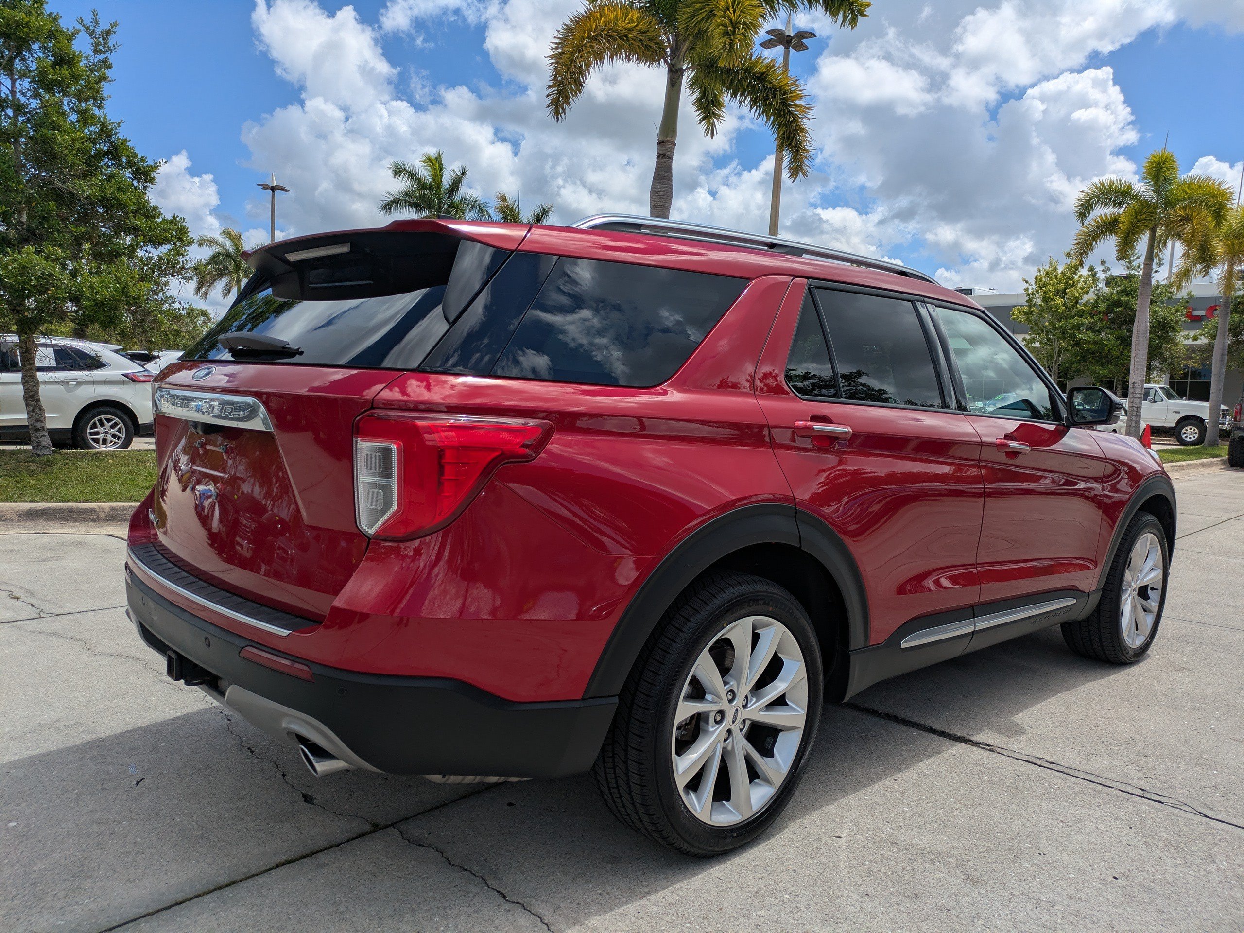 Certified 2022 Ford Explorer Platinum w/ Technology Package AWD/4WD image 4