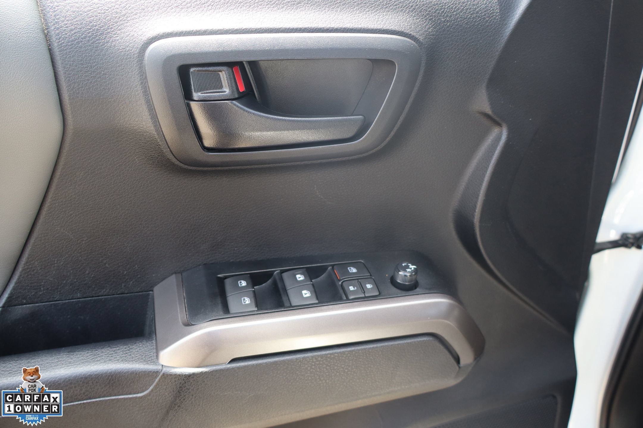 Used 2023 Toyota Tacoma SR5 RWD image 13