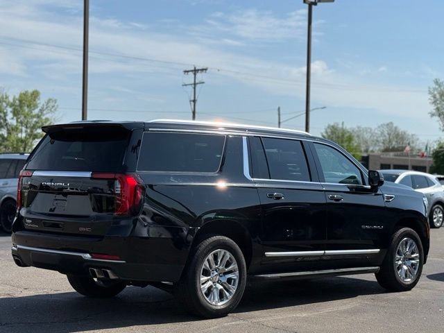 Used 2025 GMC Yukon XL Denali AWD/4WD image 38