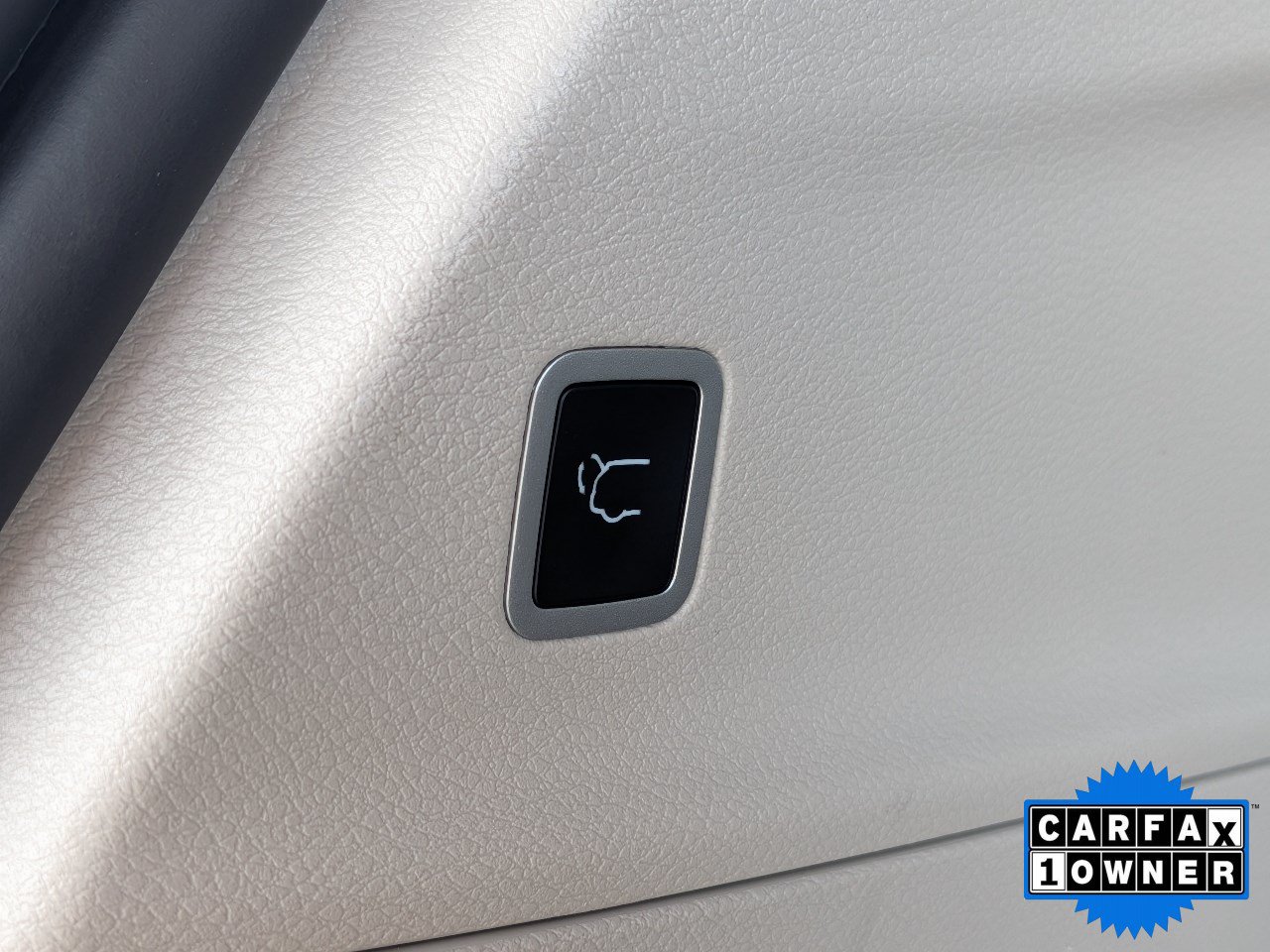 Used 2023 Chrysler Pacifica Touring-L FWD image 14