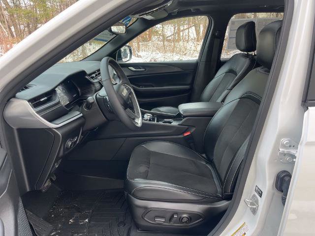 Used 2024 Jeep Grand Cherokee Altitude image 17