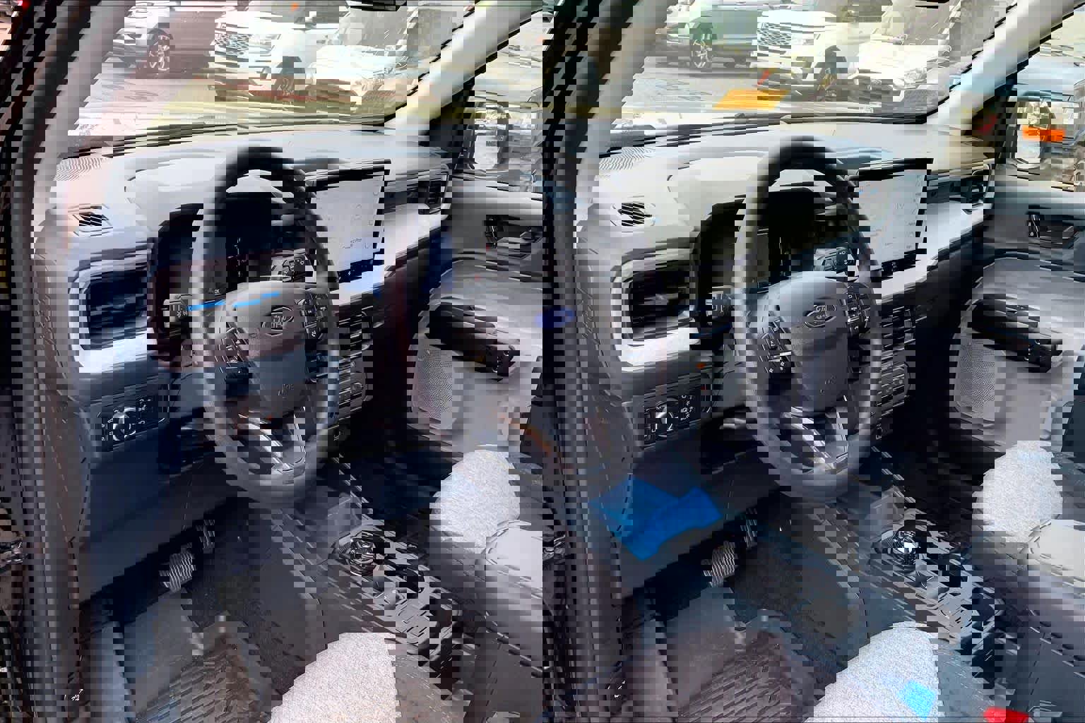 Certified 2025 Ford Maverick XLT image 17