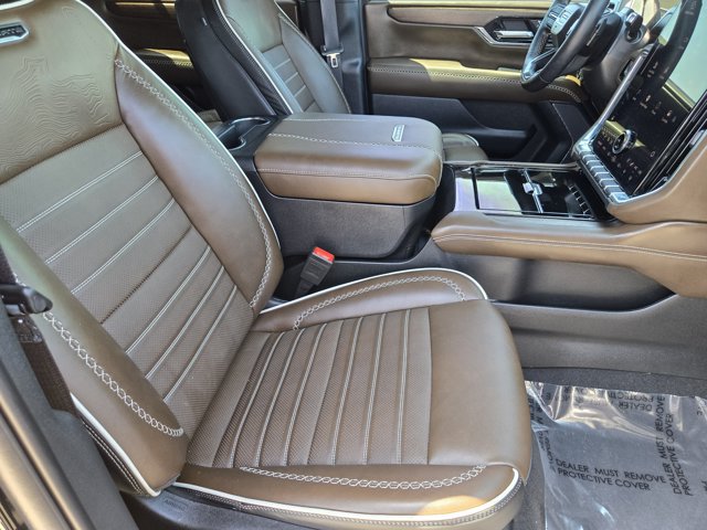 Used 2025 GMC Yukon Denali Ultimate AWD/4WD image 12