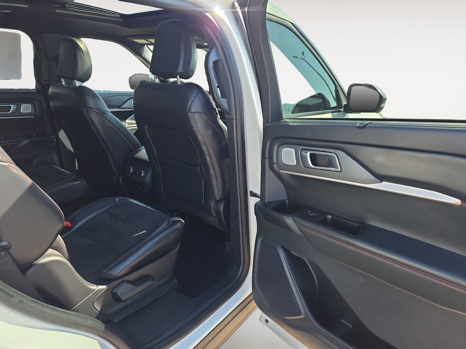 Certified 2025 Ford Explorer ST AWD/4WD image 12