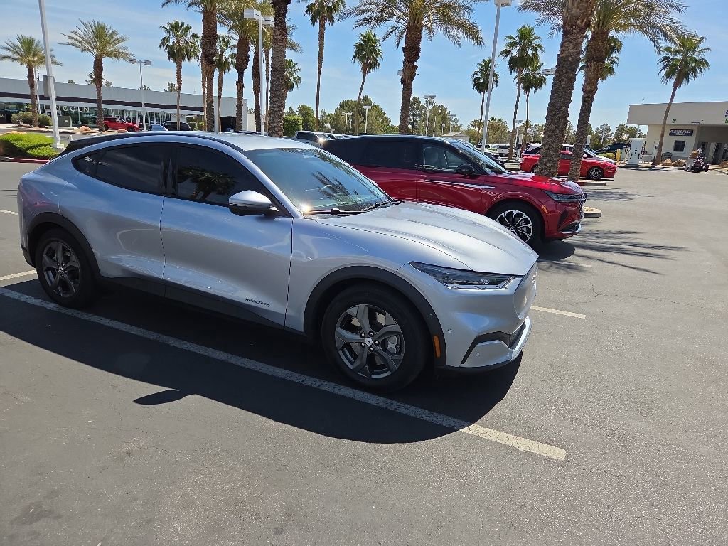 Certified 2022 Ford Mustang Mach-E Select w/ Comfort/Technology Package AWD/4WD image 4