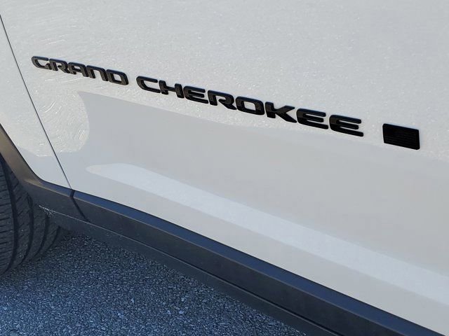 Used 2023 Jeep Grand Cherokee Altitude image 10