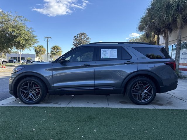 Certified 2025 Ford Explorer ST AWD/4WD image 9