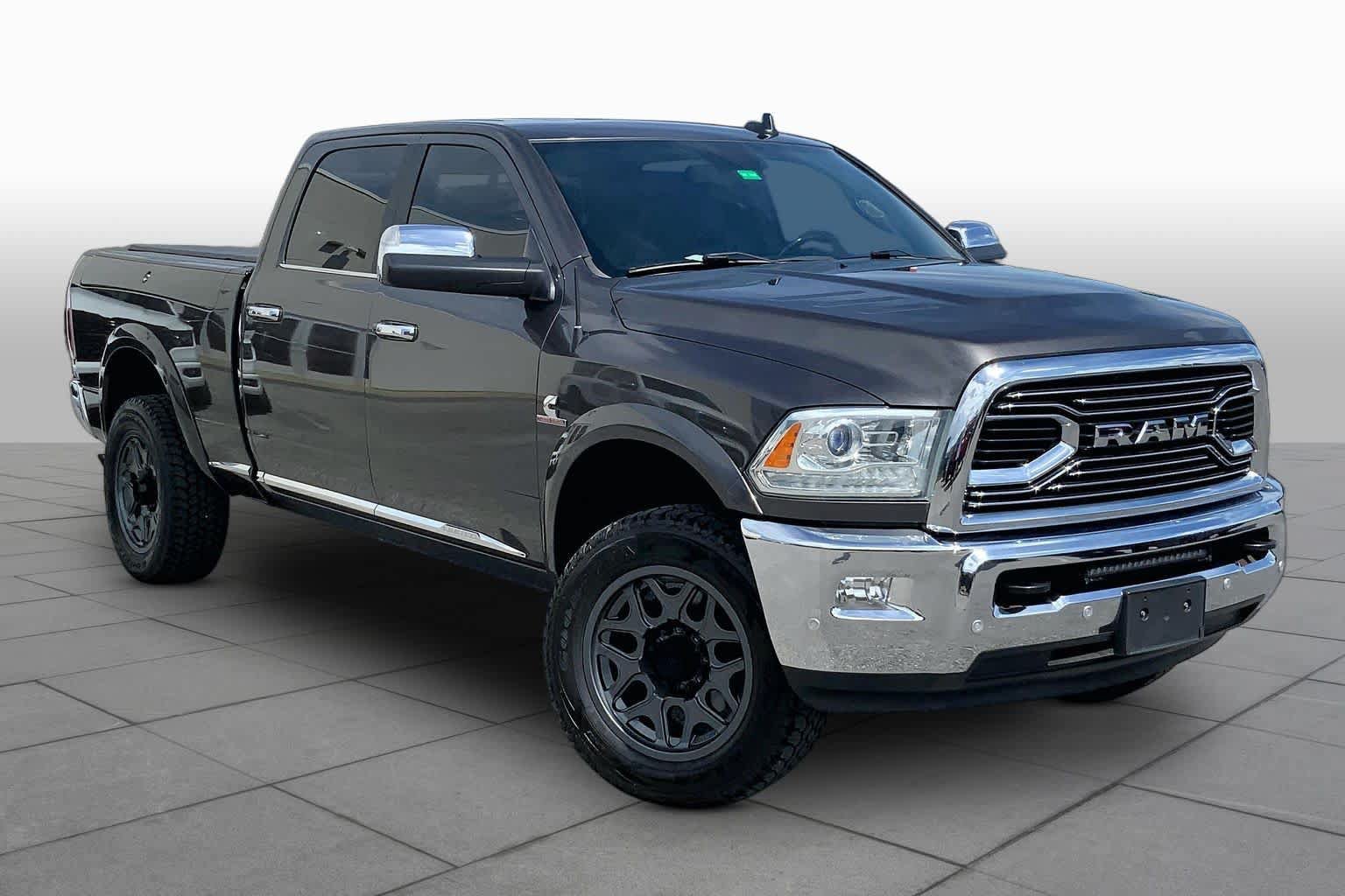 Used 2018 RAM 3500 Laramie Longhorn AWD/4WD image 3