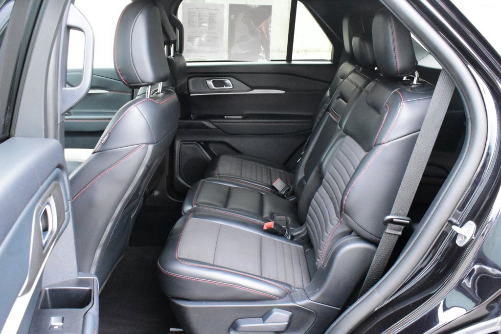 Certified 2025 Ford Explorer ST-Line w/ ST-Line Street Pack AWD/4WD image 20