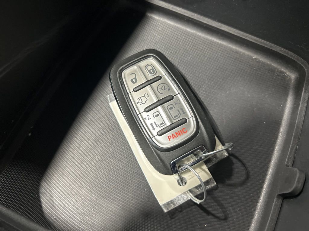 Used 2025 Chrysler Pacifica Select FWD image 24