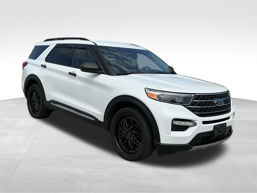 Certified 2023 Ford Explorer XLT w/ Equipment Group 202A AWD/4WD image 10