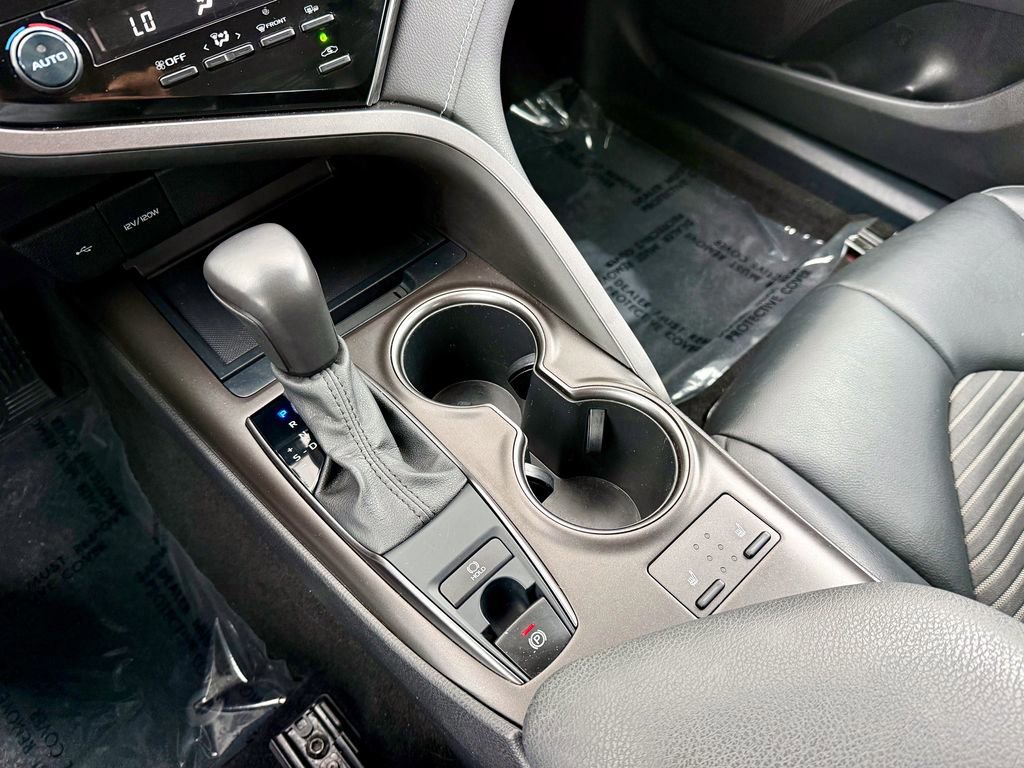 Used 2021 Toyota Camry SE w/ Cold Weather Package image 22