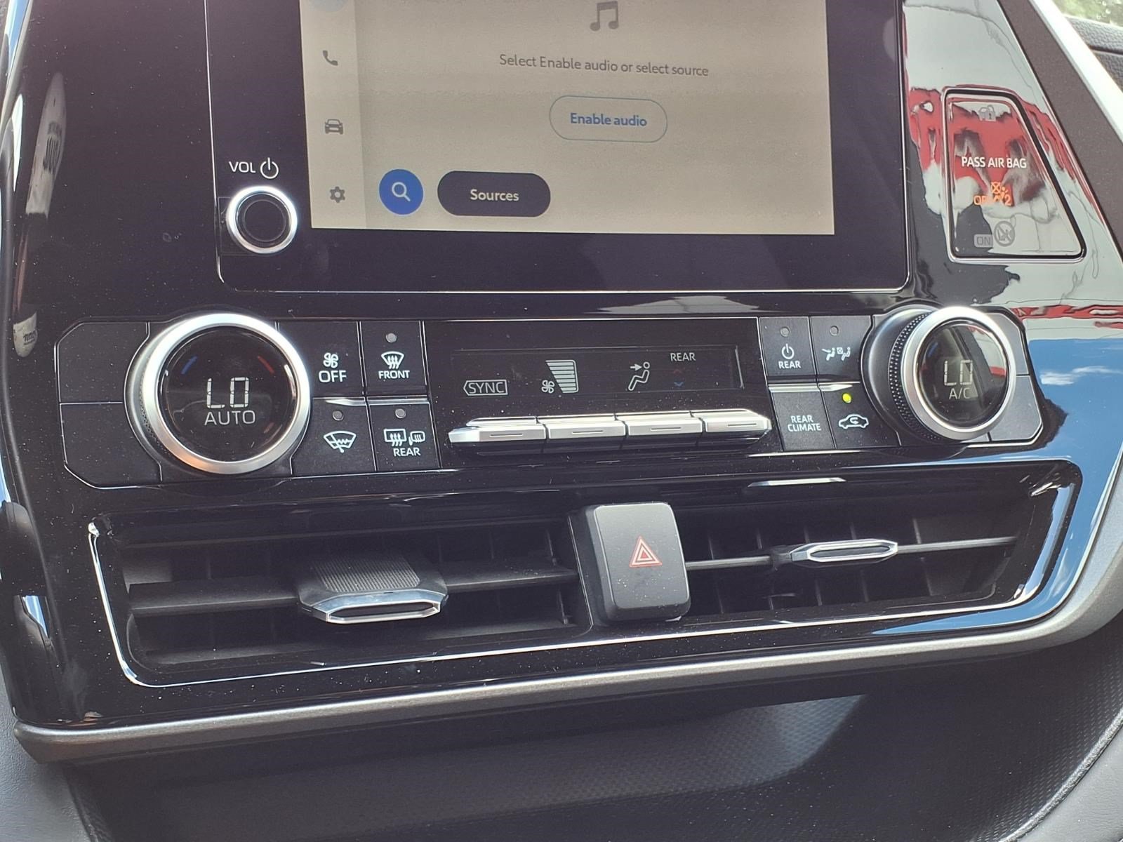 Used 2025 Toyota Highlander LE FWD image 21