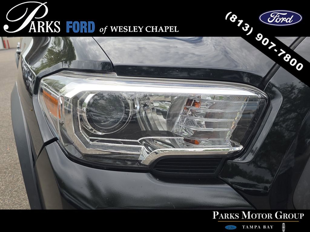 Used 2022 Toyota Tacoma TRD Off-Road image 6