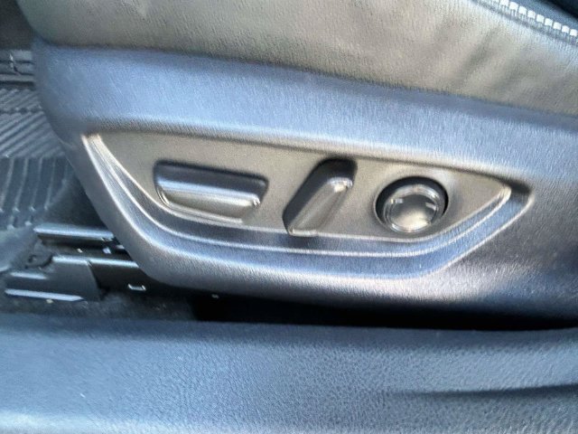 Used 2025 Toyota Camry SE FWD image 18