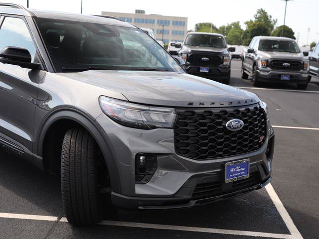 Certified 2025 Ford Explorer ST w/ Sun And Sound Package AWD/4WD image 8