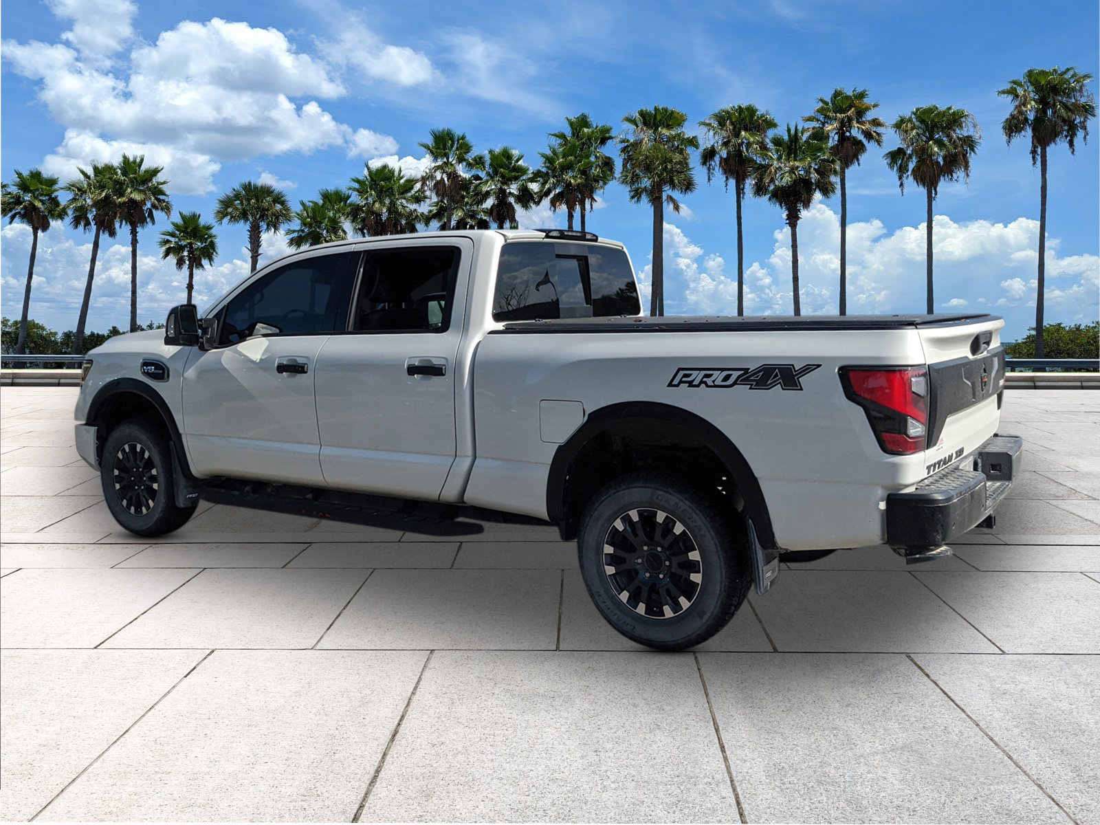 Used 2021 Nissan Titan PRO-4X w/ Pro-4x Convenience Package image 6