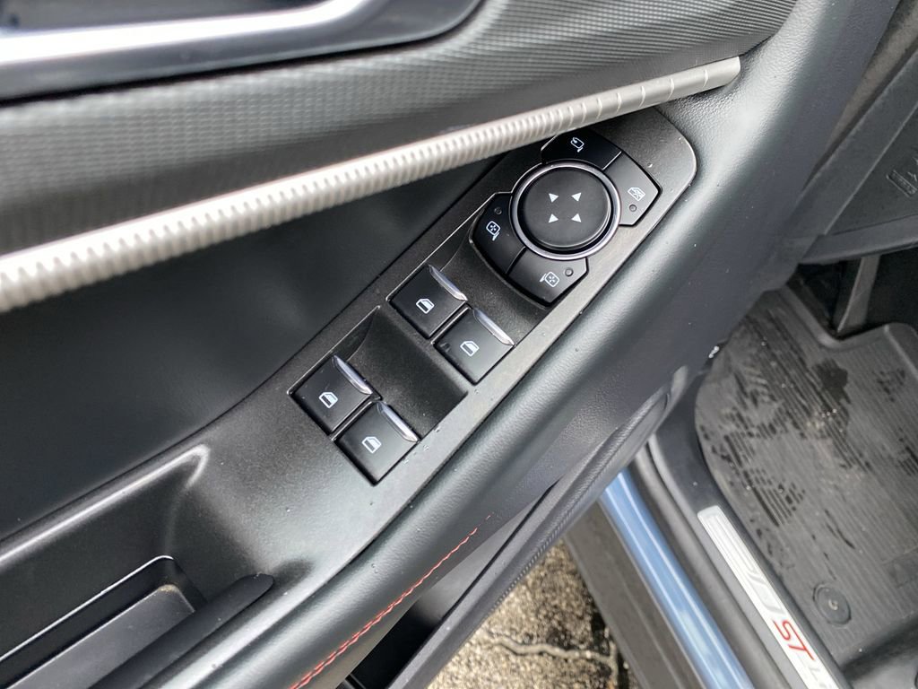 Certified 2025 Ford Explorer ST-Line w/ Premium Package image 40