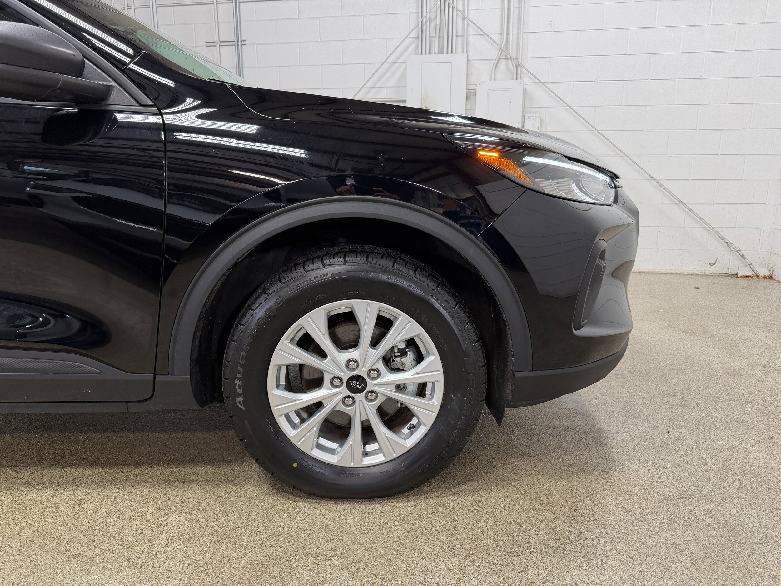 Certified 2025 Ford Escape Active AWD/4WD image 32
