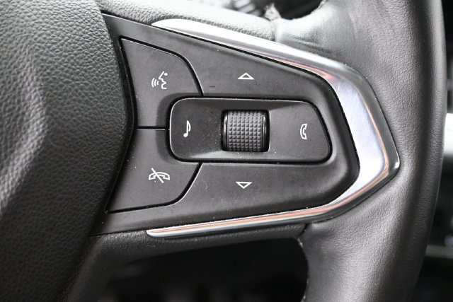 Used 2025 Chevrolet Trax LT w/ LT Convenience Package FWD image 17