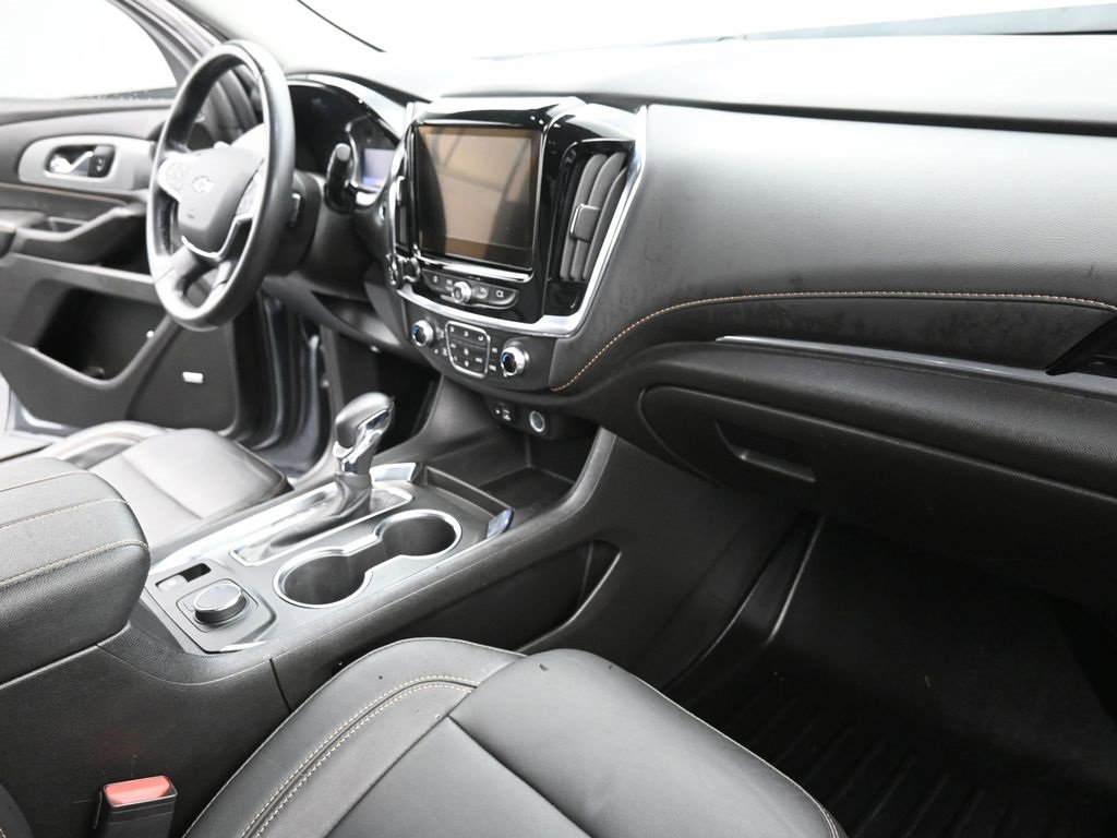 Used 2021 Chevrolet Traverse RS image 24