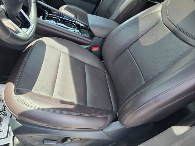 Certified 2025 Ford Explorer Platinum RWD image 18