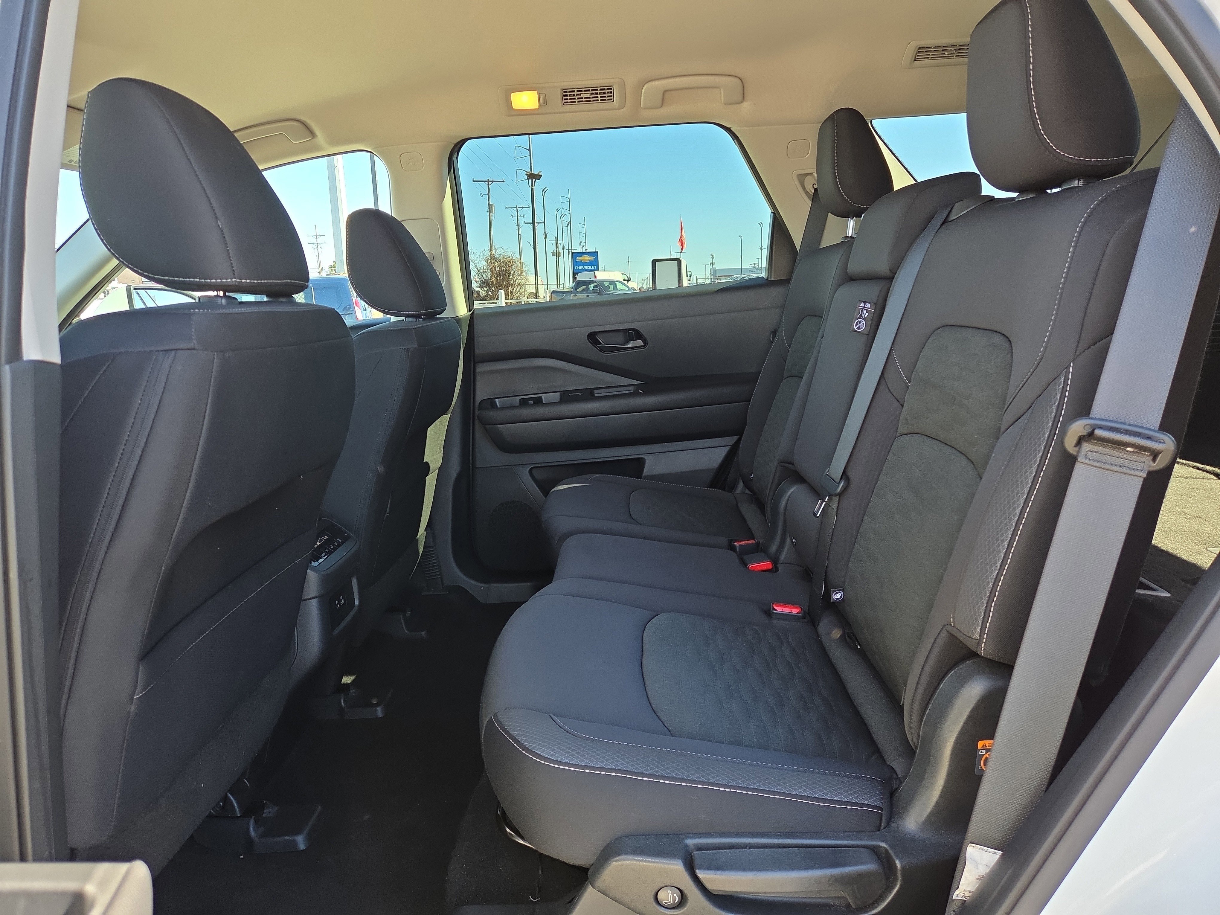 Used 2024 Nissan Pathfinder SV image 11