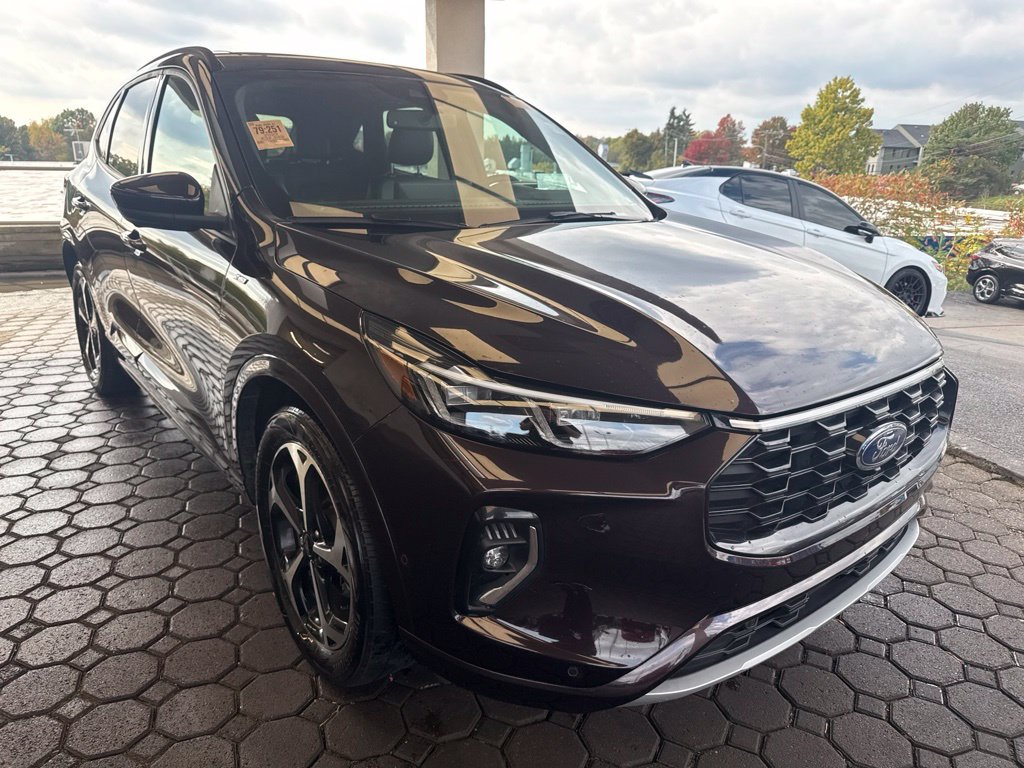 Certified 2023 Ford Escape ST-Line Elite w/ Premium Technology Package AWD/4WD image 4