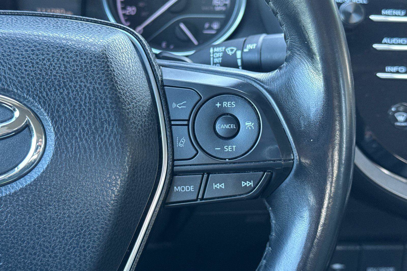 Used 2018 Toyota Camry SE w/ Audio Package FWD image 27