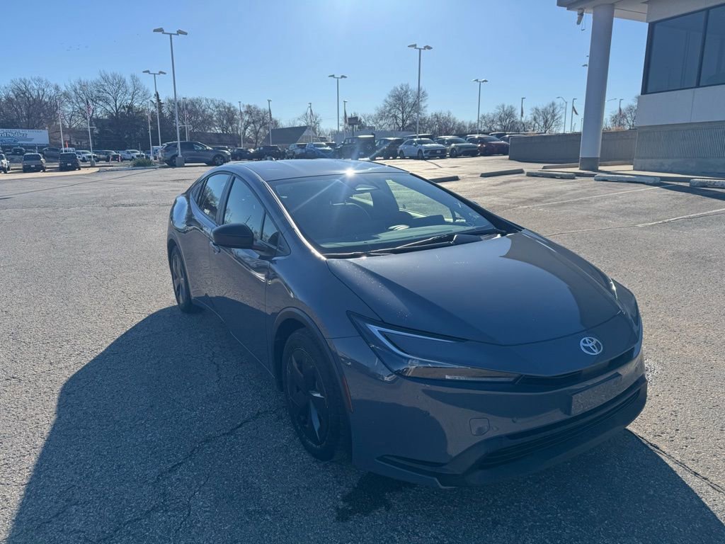 Used 2025 Toyota Prius LE image 6