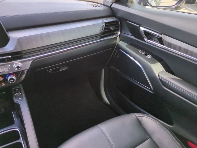 Used 2024 Kia Telluride SX w/ Towing Package image 17