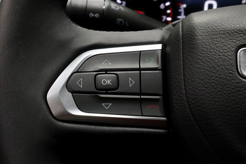 Used 2025 Jeep Compass Latitude image 26