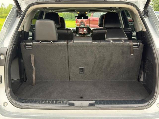 Used 2022 Toyota Highlander XLE AWD/4WD image 6