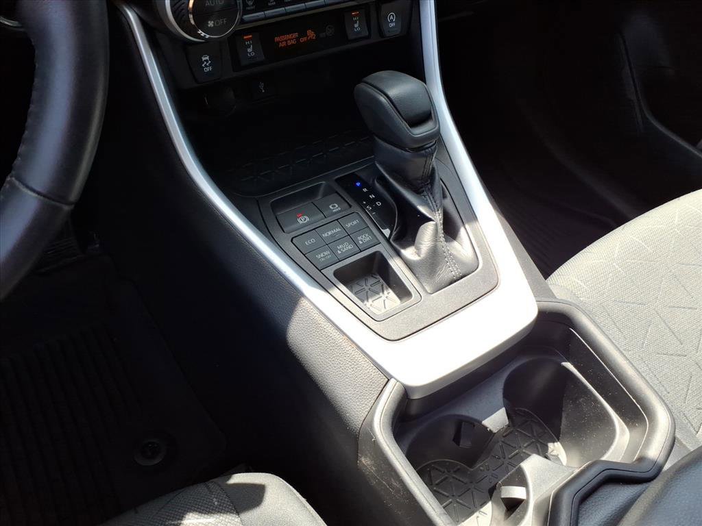 Used 2021 Toyota RAV4 XLE w/ Convenience Package image 16