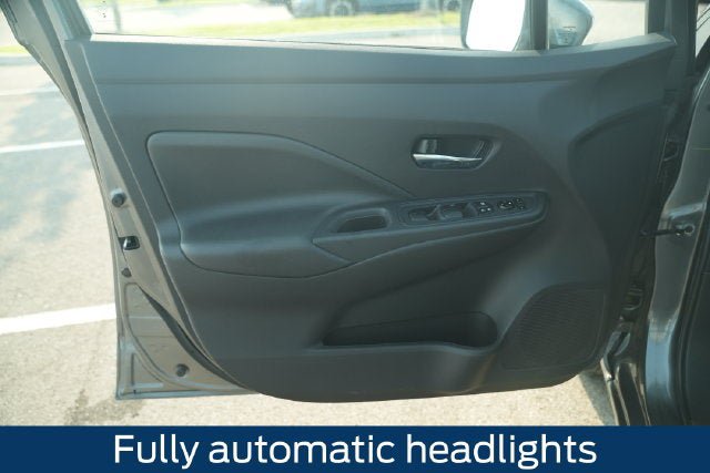 Used 2025 Nissan Versa SV FWD image 14