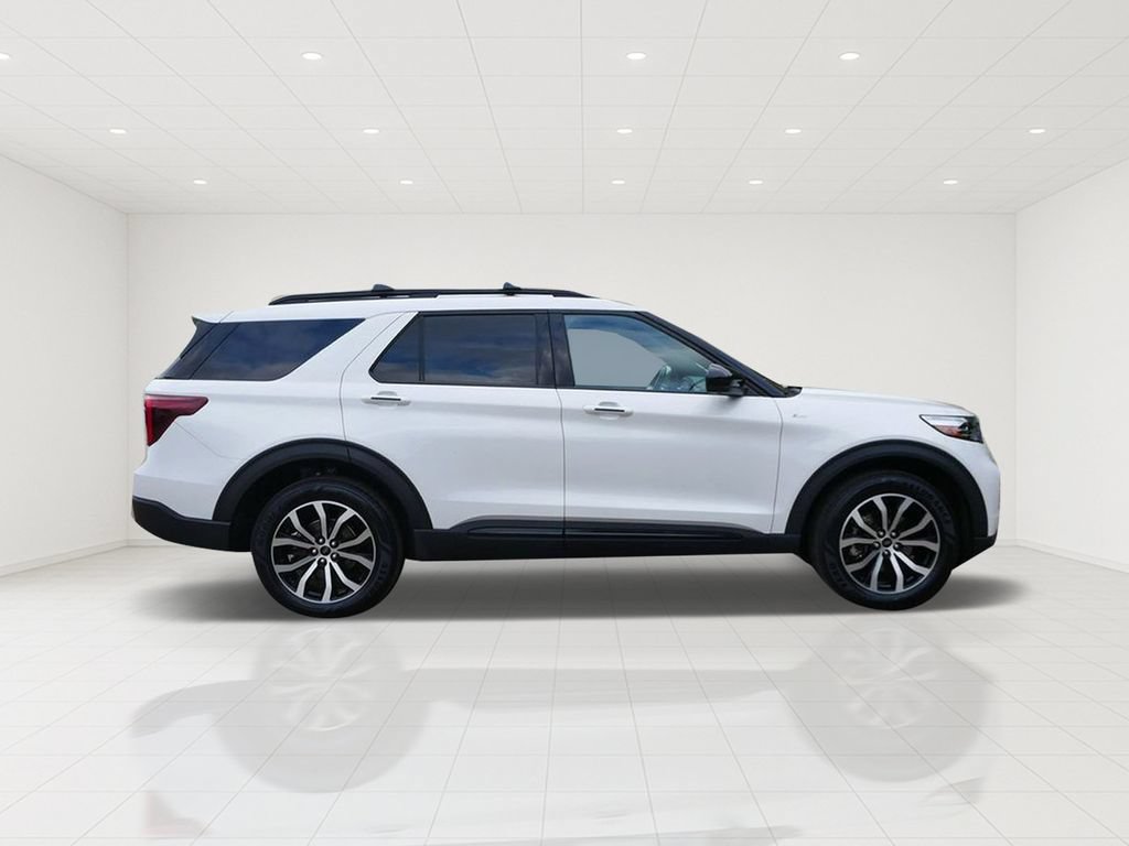 Certified 2023 Ford Explorer ST-Line AWD/4WD image 2