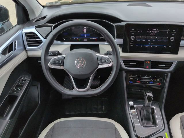 Used 2025 Volkswagen Taos SE FWD image 17