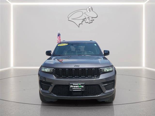 Used 2022 Jeep Grand Cherokee Altitude AWD/4WD image 7
