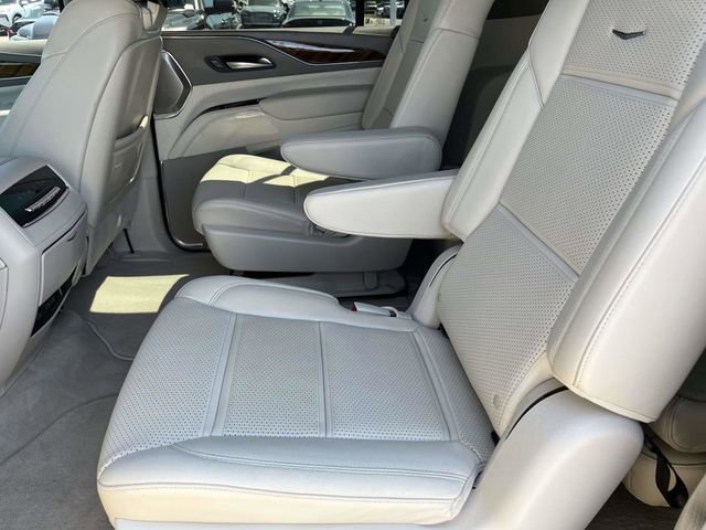Used 2024 Cadillac Escalade ESV Premium Luxury Platinum image 7