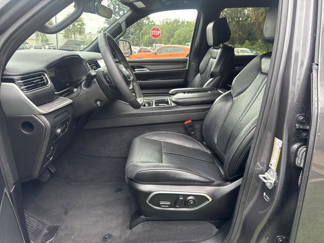 Used 2024 Jeep Wagoneer L Series II w/ Flexible Seating Group AWD/4WD image 16