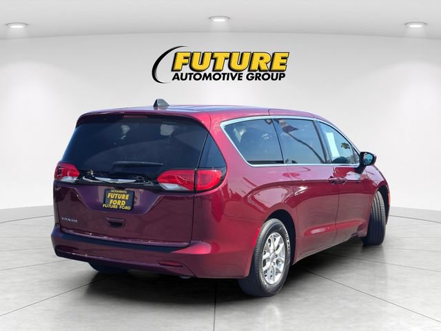 Used 2023 Chrysler Voyager LX FWD image 4