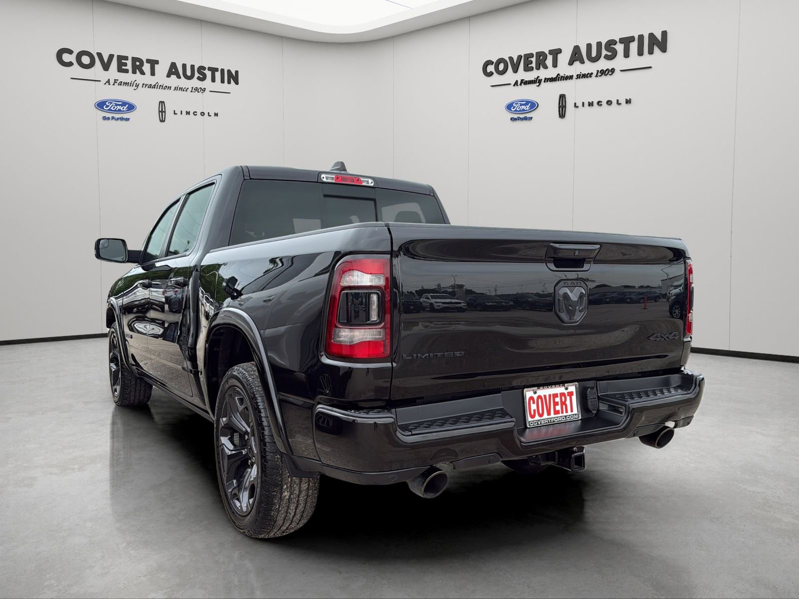 Used 2023 RAM 1500 Limited w/ Night Edition AWD/4WD image 3